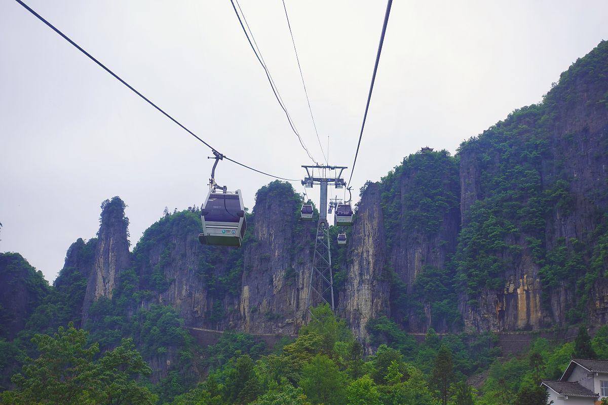 五一有五天假期我要自駕遊襄陽路上花去兩天還有三天的時間。你作為一個導遊出一個詳細的行程。每天預算在五百元。我跟妻子兩個人。