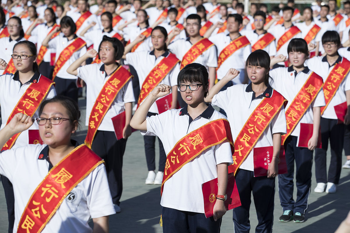 给我写一篇关于我的老师的小学作文