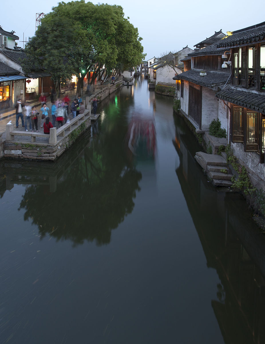 2015年4月16日,在江苏省苏州市昆山周庄拍摄的江南夜色美景.