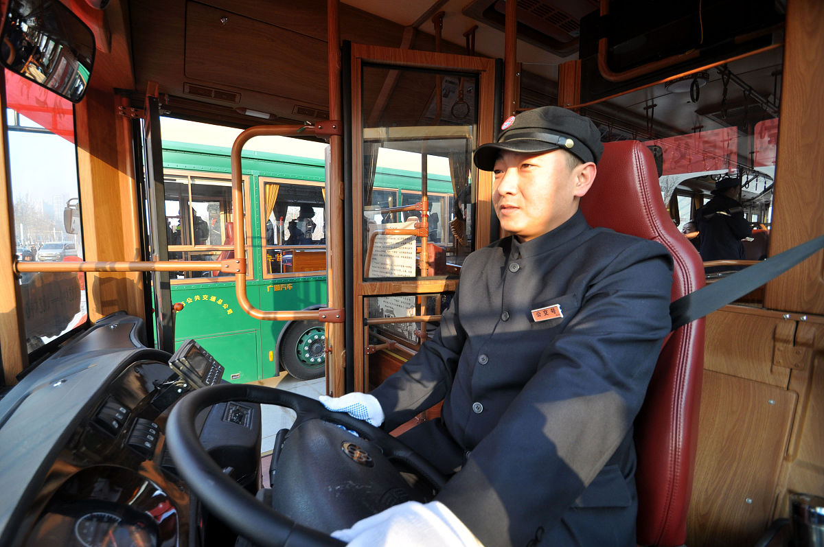 夏日蝉鸣：唐代虞世南古诗仿写 - 蝉声入耳如针刺