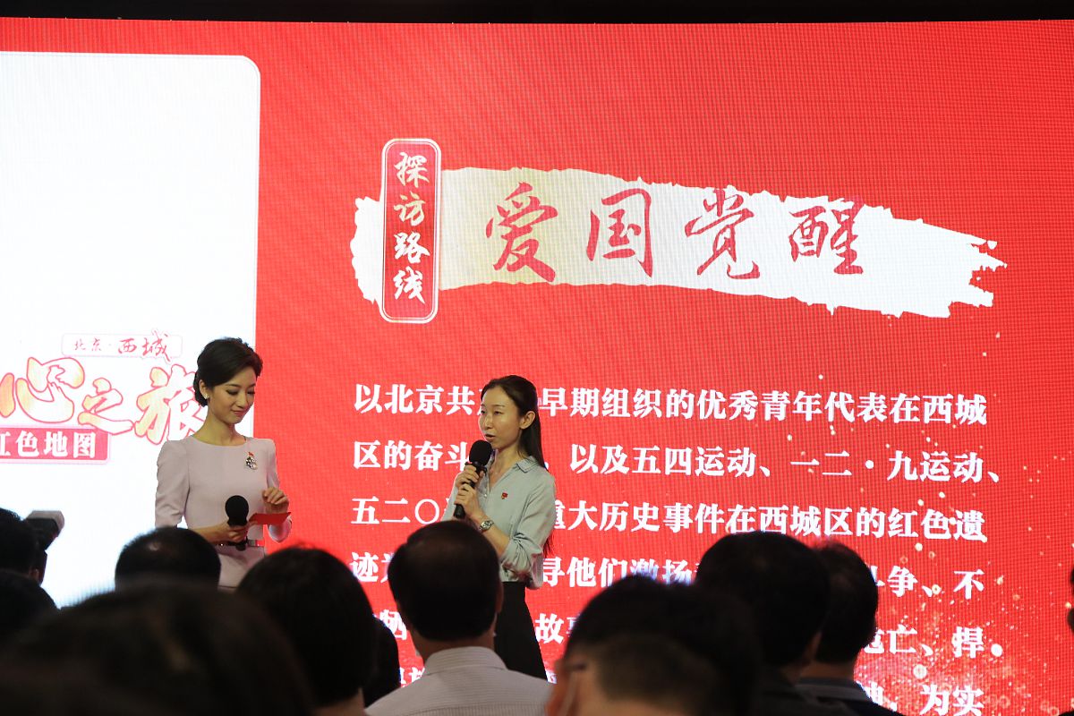 家是最小国国是千万家为弘扬爱国主义精神传承优良家风进一步激发青少年爱家庭爱家乡爱祖国的热情请以爱家庭·赞家乡·歌盛世为主题通过文字来表现家庭的成长、家乡的发展、国家的繁荣。800字左右