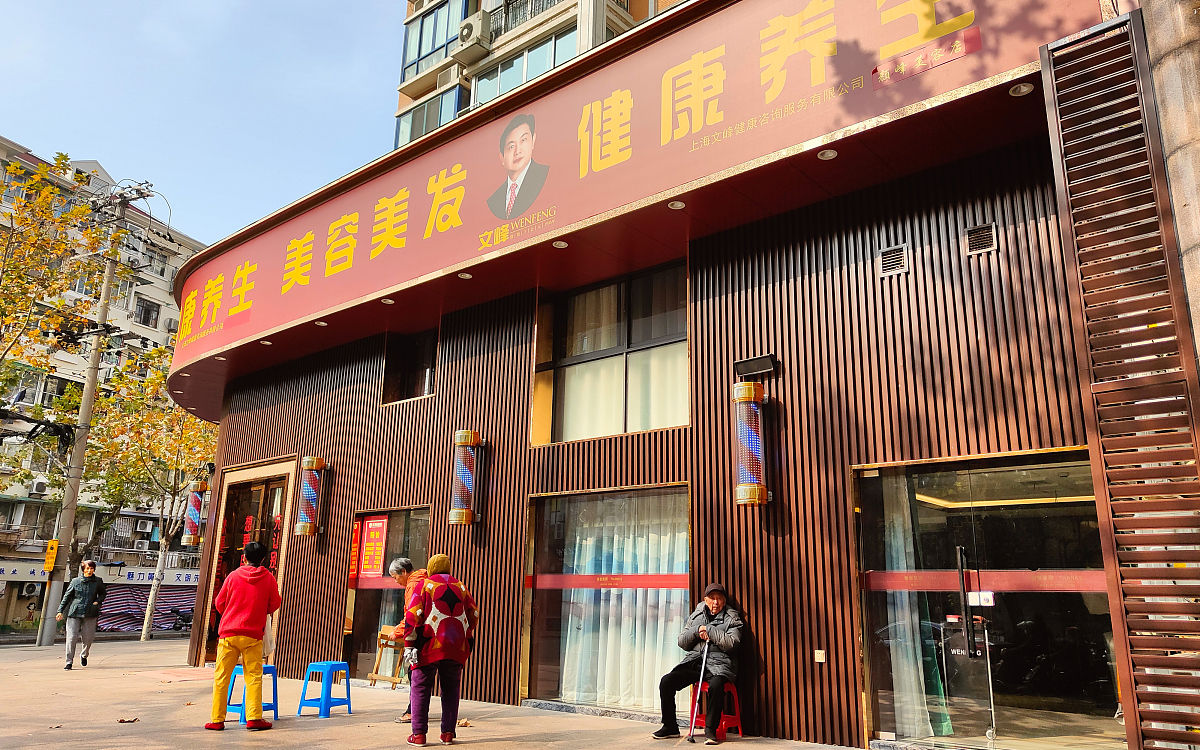 玺都商铺有哪些优势？1楼小面积低总价限时优惠转角位置 6米层高 买一得二超小公摊铺号：3-1-3面积：4774平 总价 164万