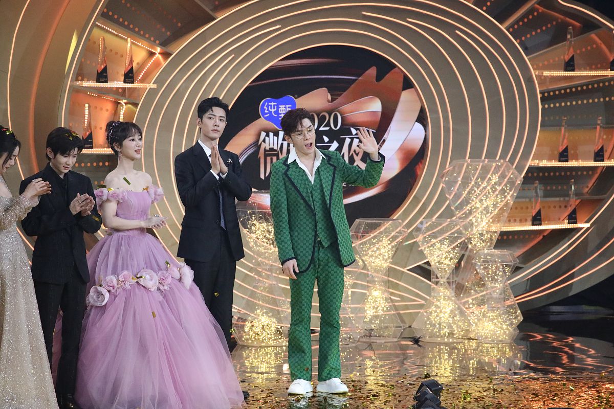 00后男生爱90后女星？盘点明星情侣：王俊凯、杨紫、肖战等