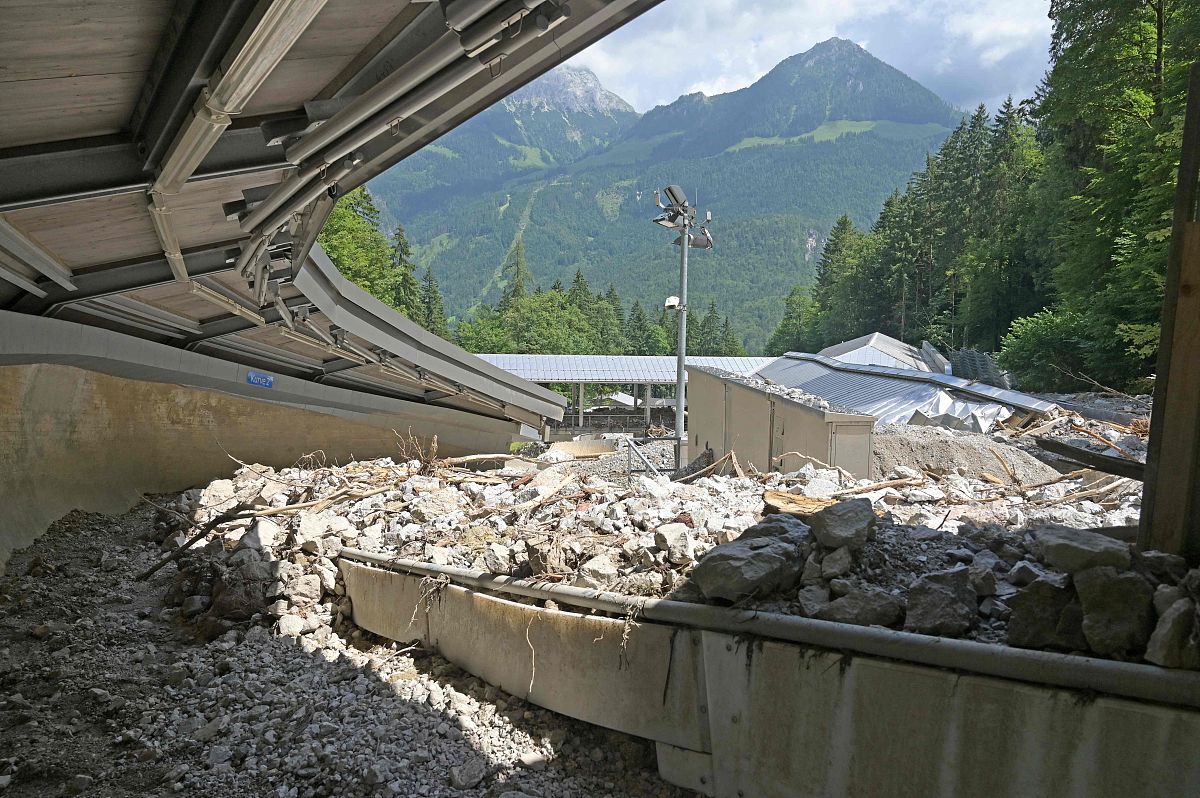当地时间2021年7月19日,德国持续遭受洪水灾害影响.rubble jams up at