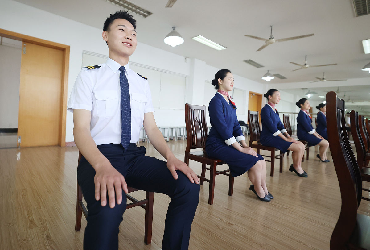 武汉轨道交通学校航空服务机场地勤好不好？有什么招生要求