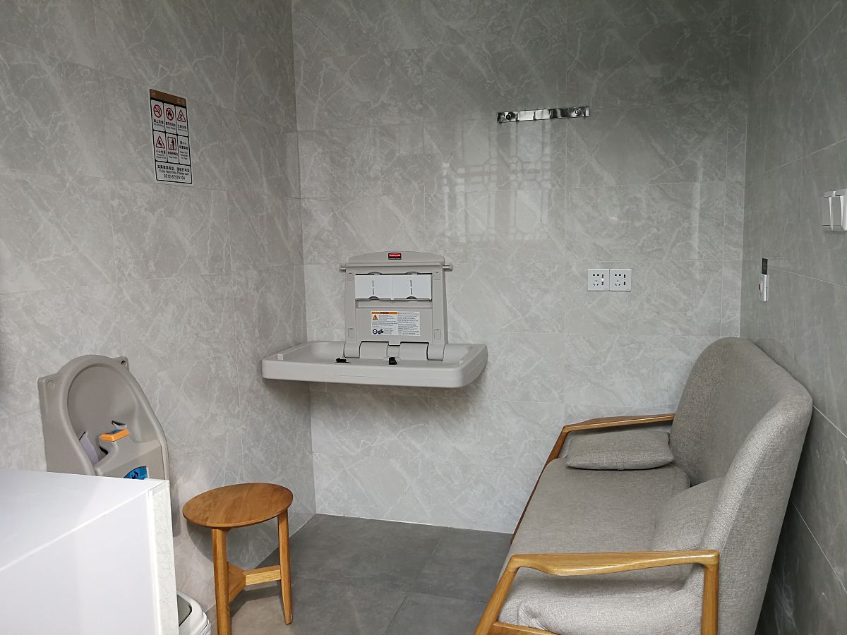 母婴室大理石墙台裂痕缺口需更换：安全隐患、卫生问题、美观影响