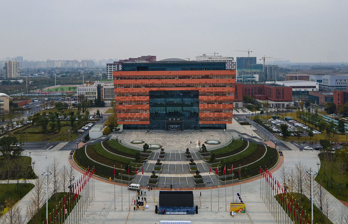 成都大学中职部成都卫校药剂专业招生初中起点
