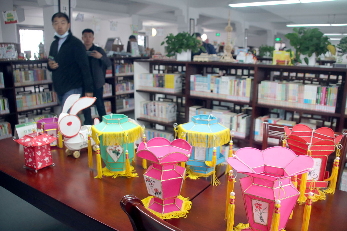 游戏社团工作室名字推荐：Eclipse Vanguard 和 Phantom Forge