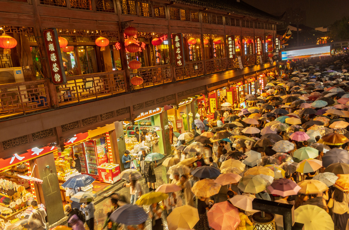 南京夜生活：探索夜色中的魅力与活力