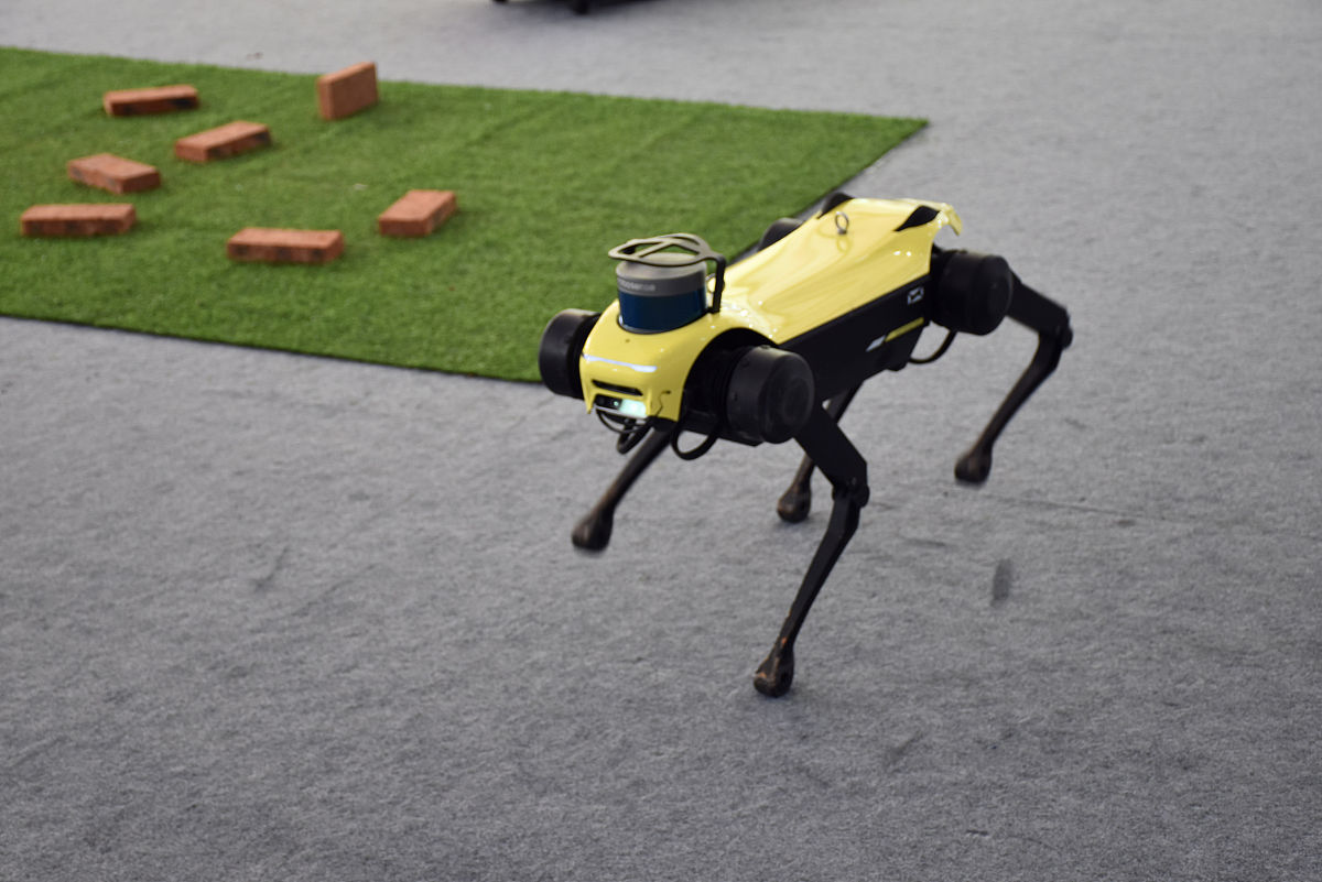 基于PaddleDetection的机器狗物资运送系统 - 智能物流解决方案