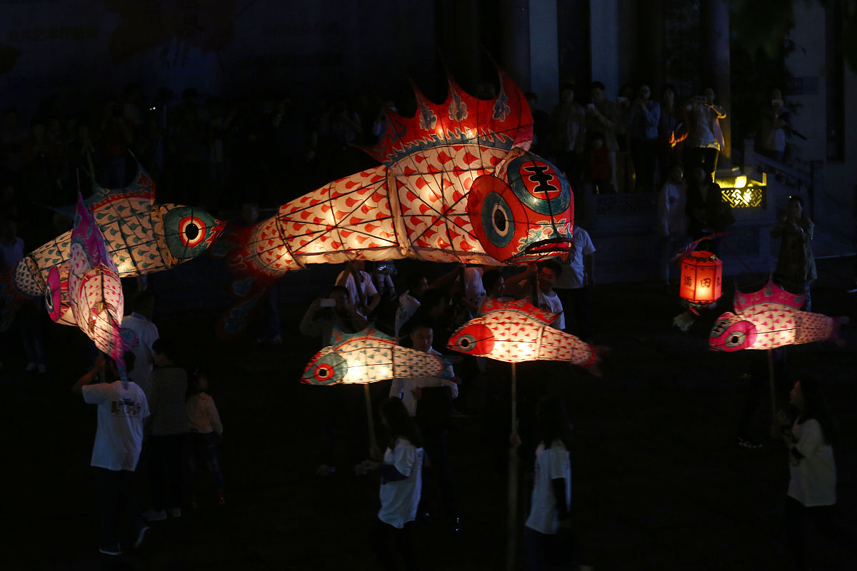 探秘汪满田鱼灯：艺术魅力与文化传承的完美融合