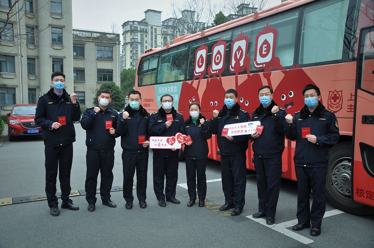 我是蚌埠医学院的护理本科生,跨考的复旦大学的公共卫生与预防医学专业。本科获过校级二等奖学金、三等奖学金,获得过校级优秀团员、优秀志愿者、优秀班干部,参与过一个国家级大创,献血超过1000ml,通过六级,大一去过养老院,大二去给留守同学上课,疫情期间捐血并在社区当志愿者,大四在杭州师范大学附属医院实习,根据以上信息判断,考研复试被问及“ 你的科研优势”,你该如何回答(要强调你对流行病学的热爱以及你的独特性) 我是蚌埠医学院的护理本科生,跨考的复旦大学的公共卫生与预防医学专业。本科获过校级二等奖学金、三等奖学金,获得过校级优秀团员、优秀志愿者、优秀班干部,参与过一个国家级大创,献血超过1000ml,通过六级,大一去过养老院,大二去给留守同学上课,疫情期间捐血并在社区当志愿者,大四在杭州师范大学附属医院实习,根据以上信息判断,考研复试被问及“ 你的科研优势”,你该如何回答(要强调你对流行病学的热爱以及你的独特性)