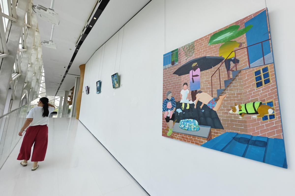 帮我设计一个校园公共艺术要求展示校园氛围大小不能太大并以图片展示