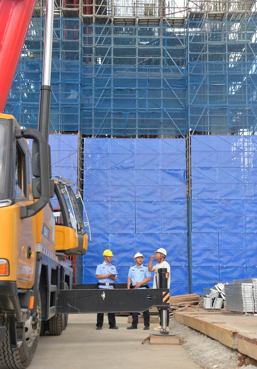 江苏13个地级市的建筑施工机械台数 建筑材料的运输量 建筑维护资金数 以及建筑资源的回收率是多少 每个地级市的数据帮我用200字详细描述