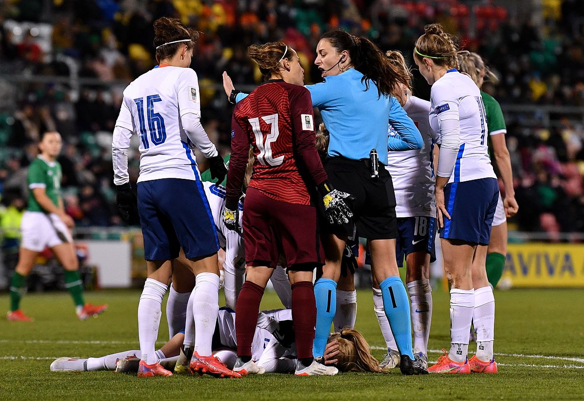 SQL查询：统计学生平均成绩