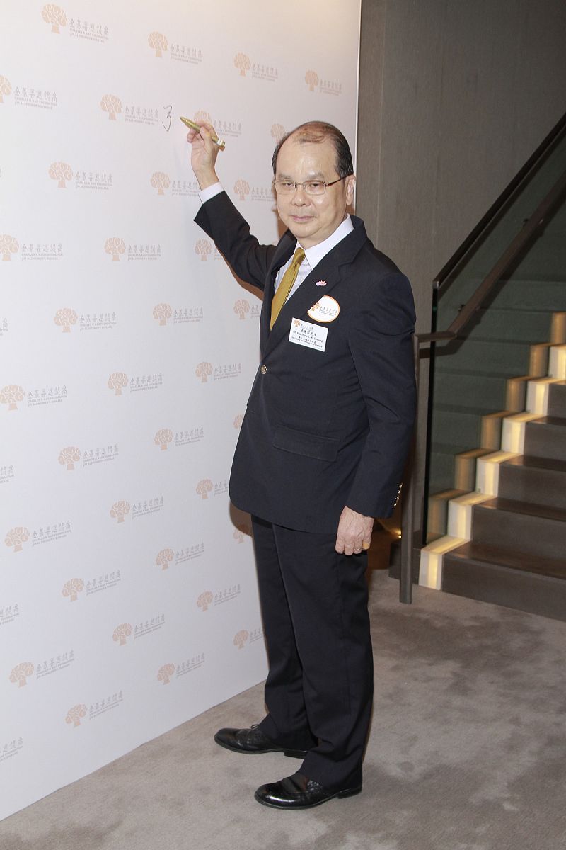 给我一个自传模板