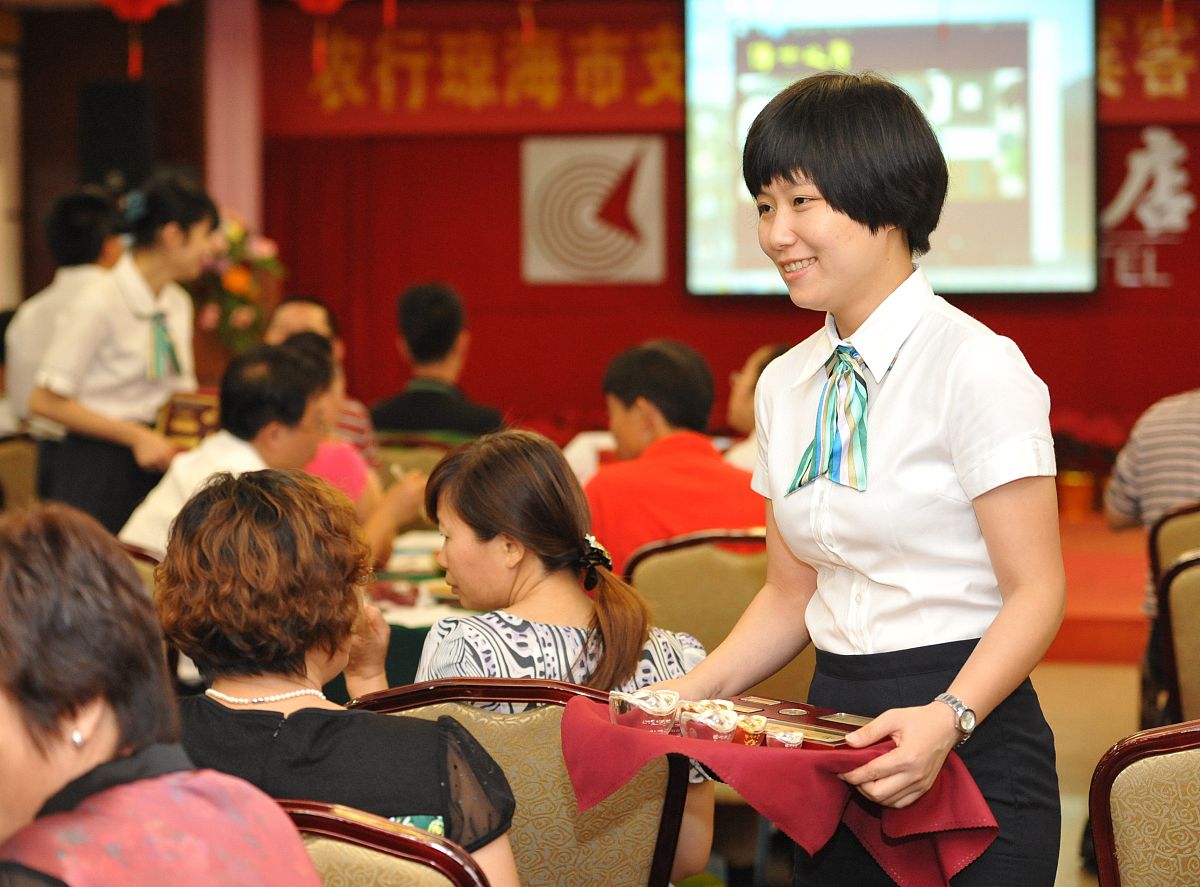 针对520这个节日家政服务计划组织一个辩论赛可以立哪些对立论点？