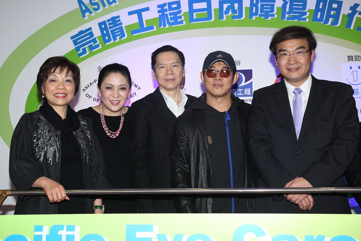 告别老年性白内障，重获清晰视界！9期朋友圈文案素材助您明亮双眼！