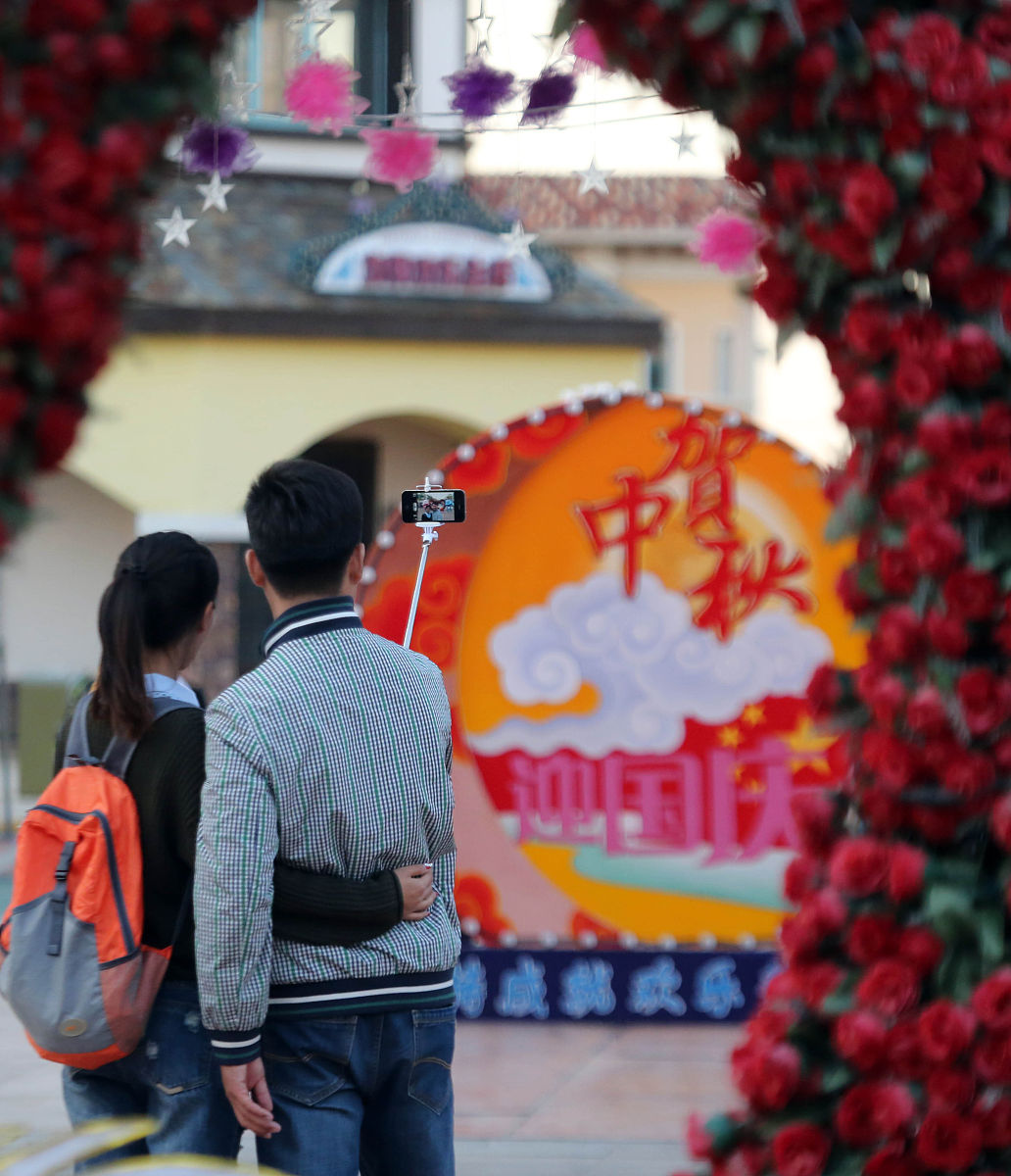 中秋国庆生日快乐！祝旅行人员旅途愉快