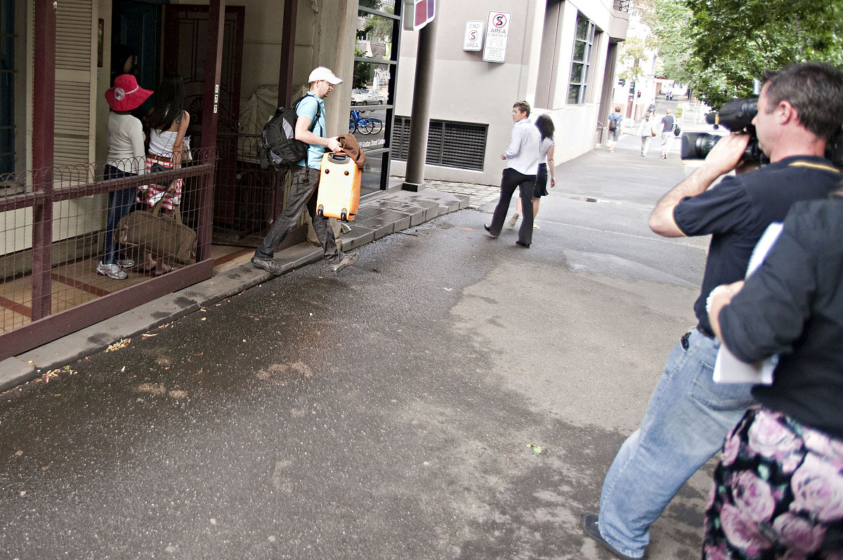 长沙市老百姓有困难怎么联系媒体曝光？要求：写一篇1000字左右的文章不能出现电话。