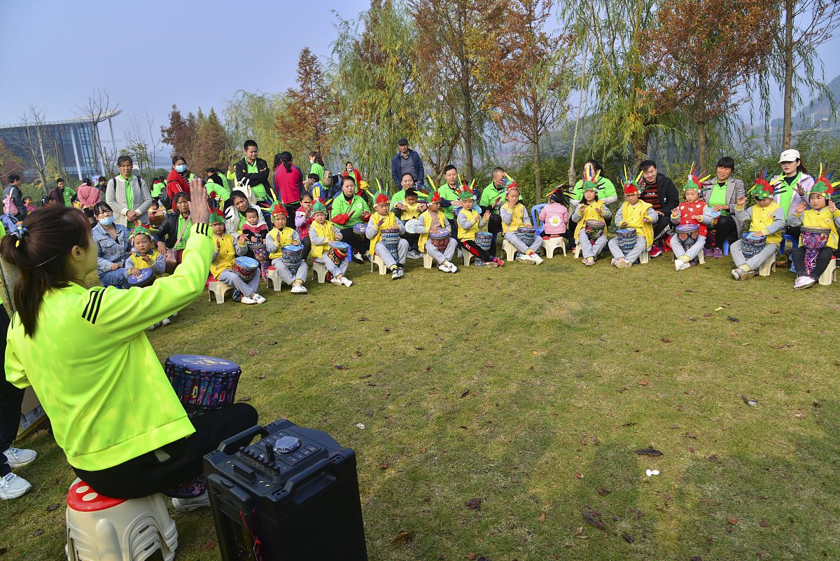 秋叶面具亲子游戏：鲜花小镇创意之旅