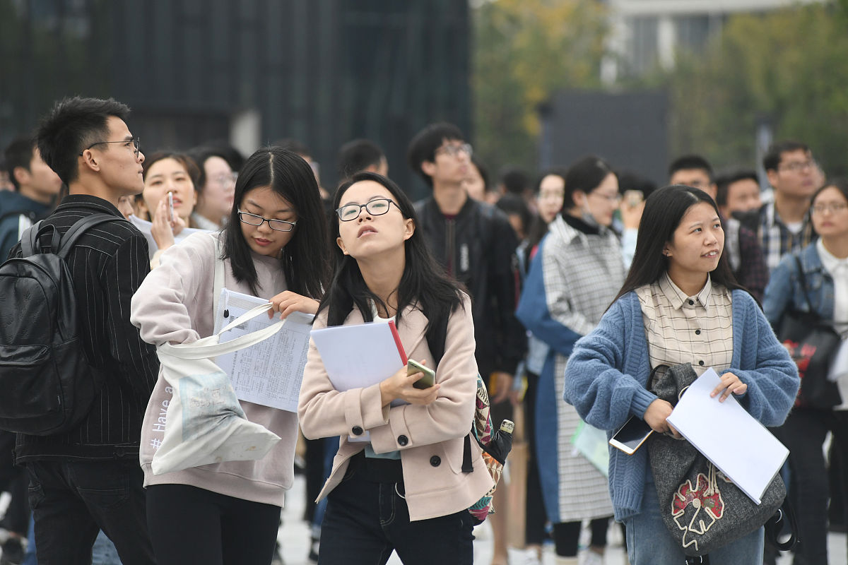 初中毕业女生应该学习应该学习哪些专业