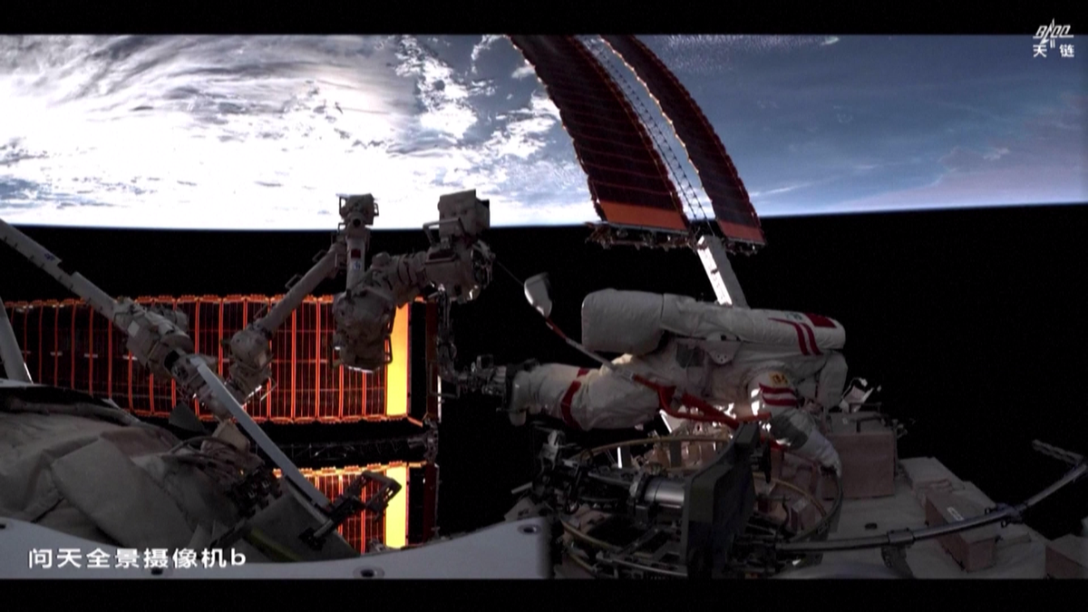 隼鸟号深空探测器使用哪种发动机？离子火箭发动机！