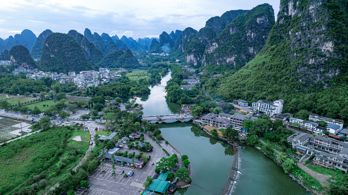 请650字的博客文章主题是：广西旅游攻略必去景点