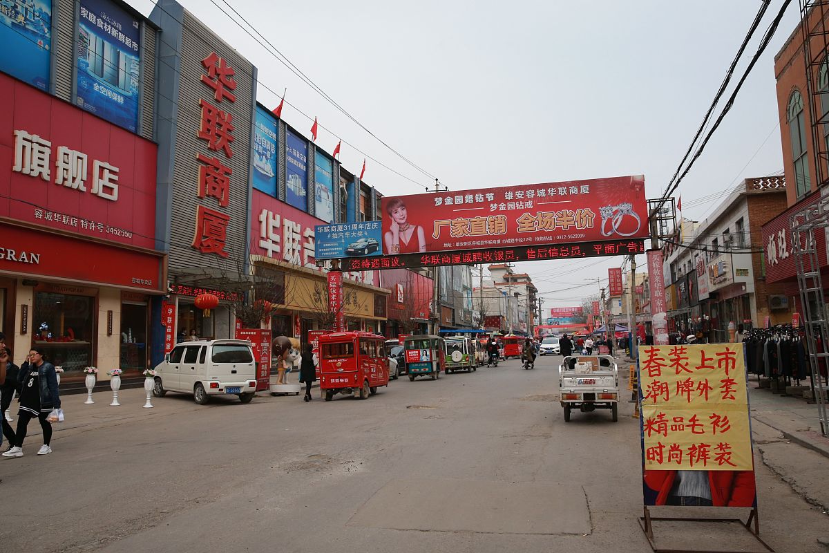 帮我优化一下：沛县新城区的睦邻中心什么时候可以建？沛县新城区啥都好就是卖菜的太少政府规划的高档菜市场也迟迟没有动静周围群众望眼欲穿不知道何年何月能在家门口买上菜。