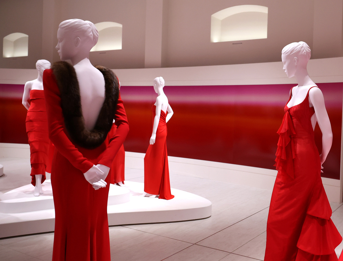 服装展示设计：静态展示和动态展示的分类