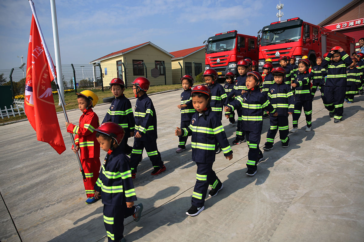 五一节前公司消防大检查：安全意识不容忽视