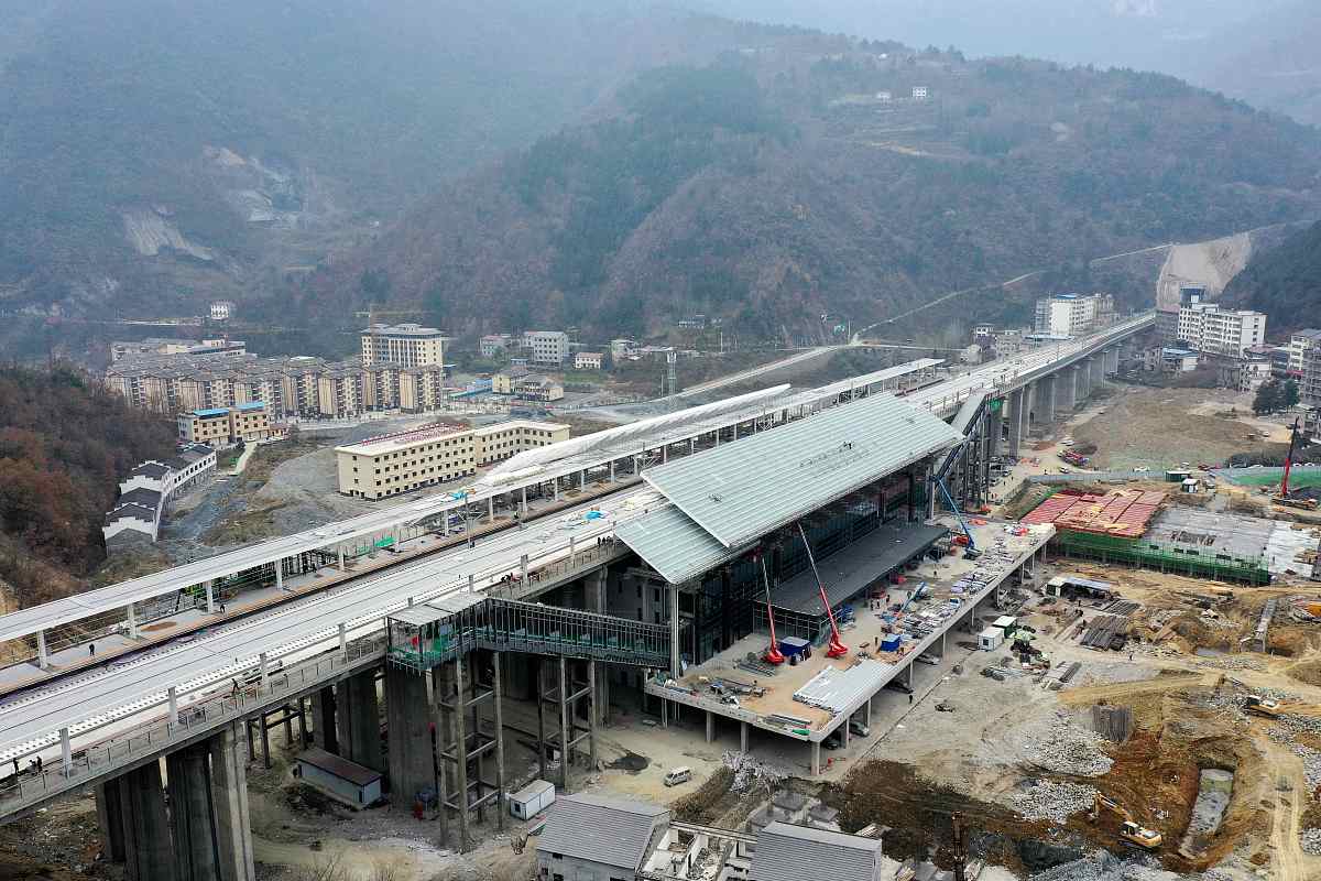 对住宅建设工程的施工进度进行监督和管理确保工程按计划完成。