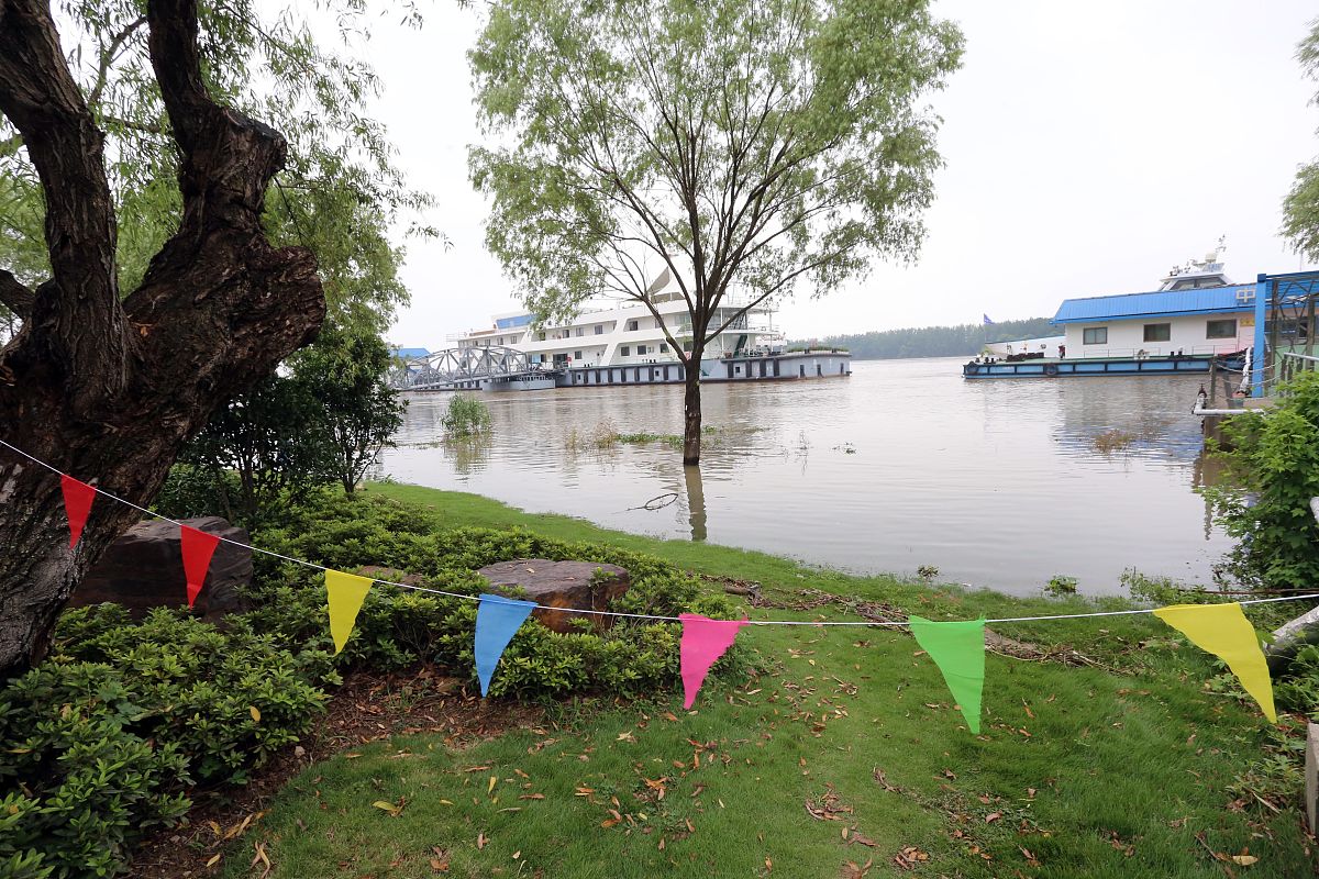 南京溧水河汤铜路大桥～南窑排涝站的大坝是什么类型呢地基又是什么类型的呢
