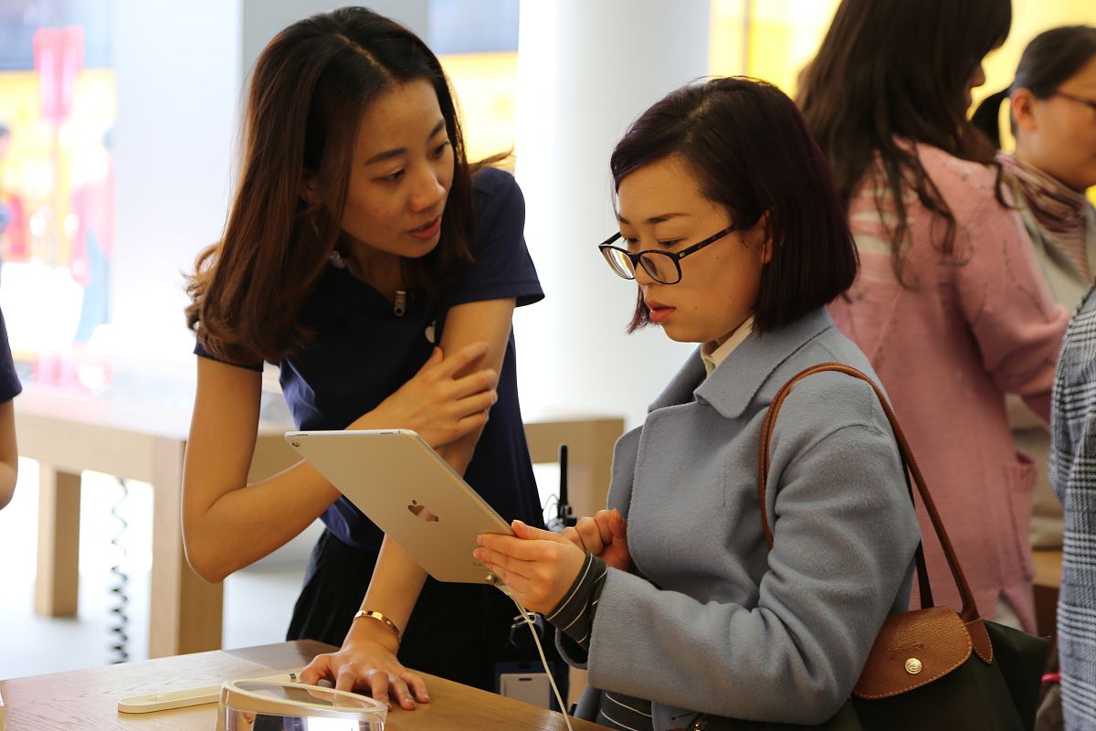 ipad41034系统还可以升级吗帮我用210字详细描述