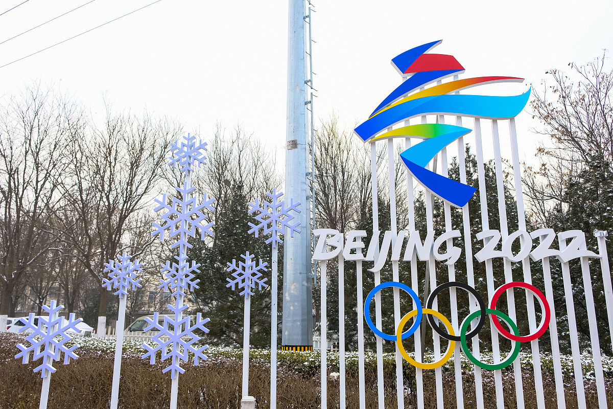 我的汇报主题是讲好中国故事塑造中国形象是青年所应担当作为我需要一段汇报的讲稿有关于我该讲什么样的故事要求举例是2022年的案例涉及不同的领域每一个例子要详细每一个方面不得少于500字