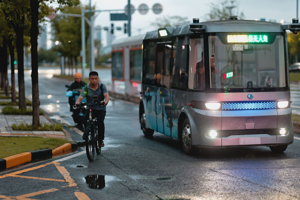 摆渡车优势：便捷、经济、环保，助力城市可持续发展