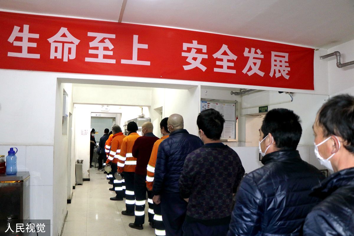 提升安全意识，强化上岗教育：内部专业队和劳务队人员安全培训