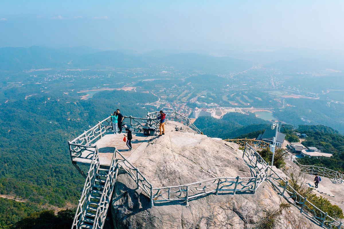 90惠州人都不知道的惠州仙境就藏在罗浮山下依山傍水的美景。帮我想一些类似的标题主题是五一假期来罗浮胜境游玩