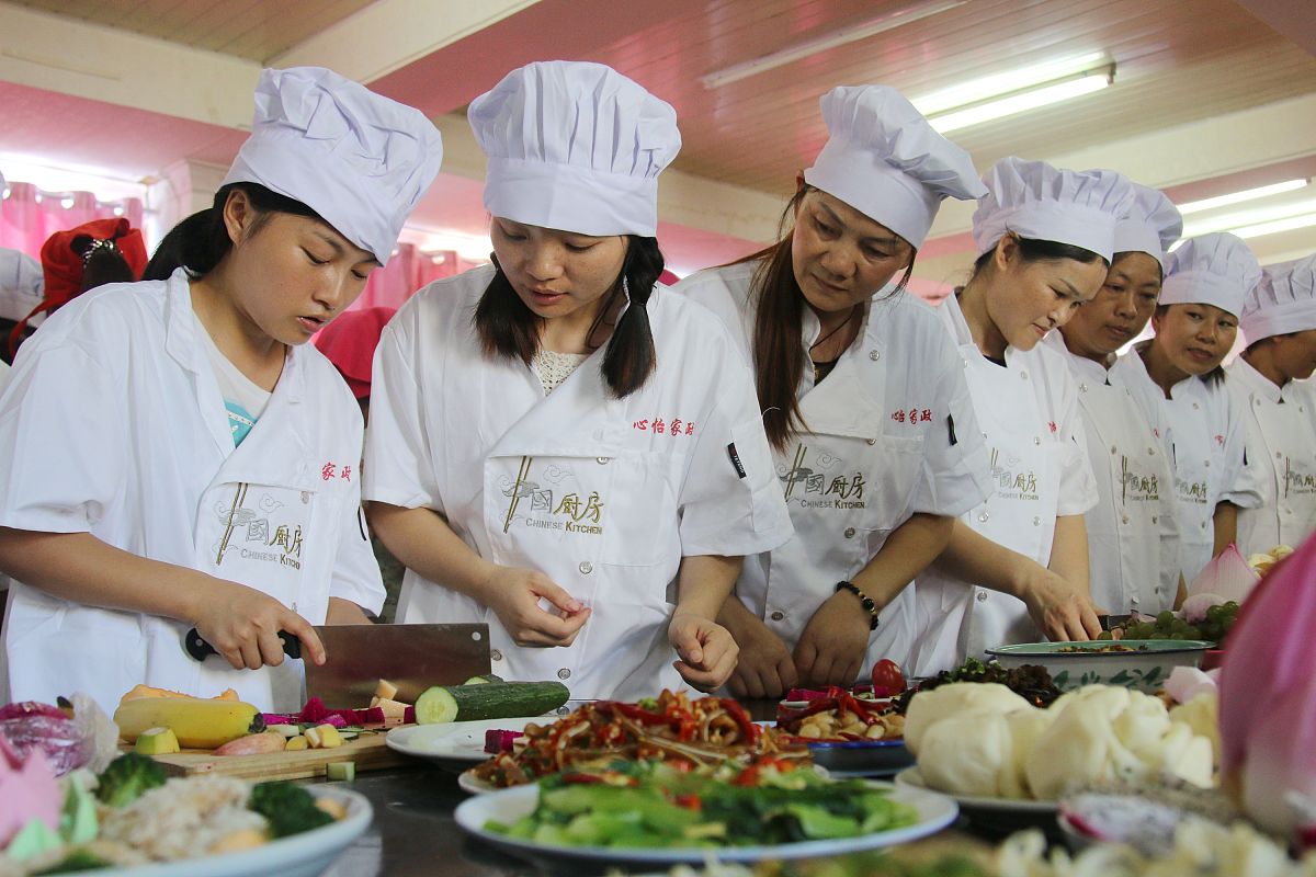 成都希望职业学校可以考育婴师四级吗？