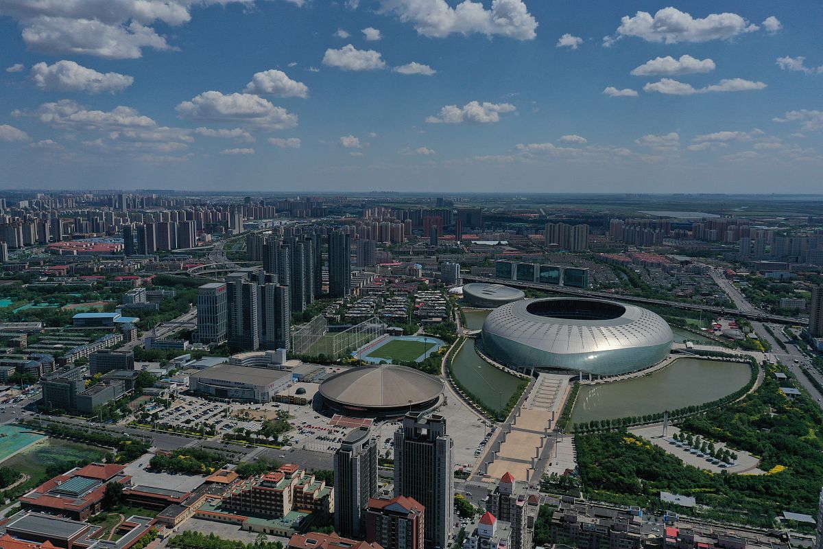 2020年5月27日,天津遇蓝天白云晴好天气,地标景点建筑天塔,五大道,水