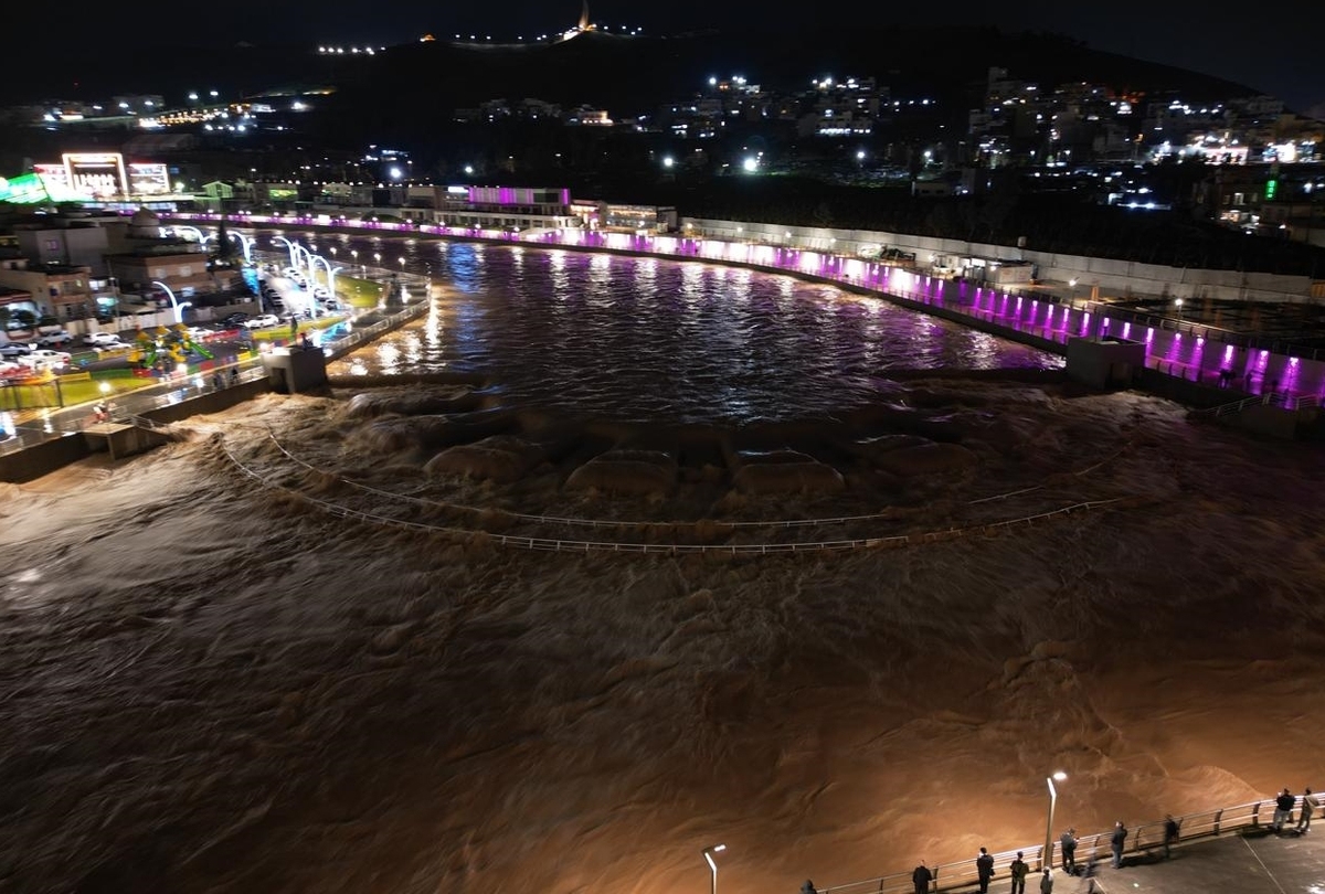 当地时间2026年3月15日,伊拉克杜胡克,扎霍区一座桥梁