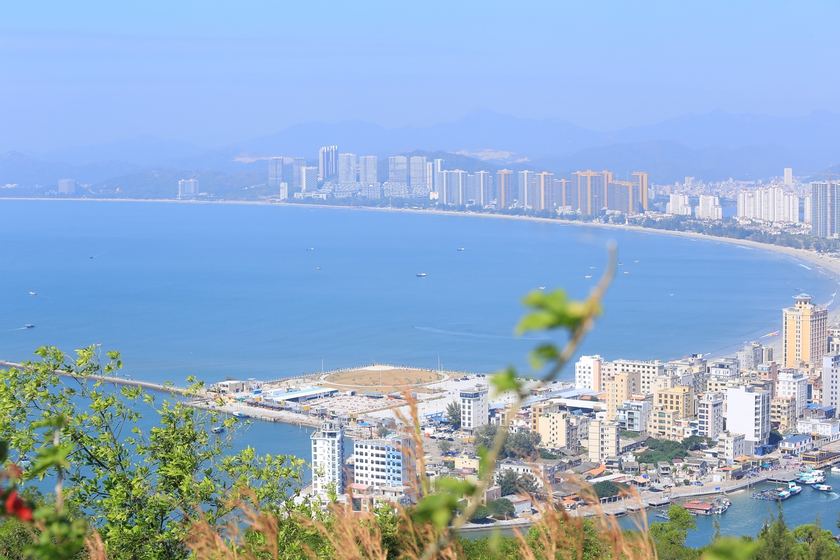 2025年11月23日,广东惠州,惠东县双月湾由大亚湾和畔.