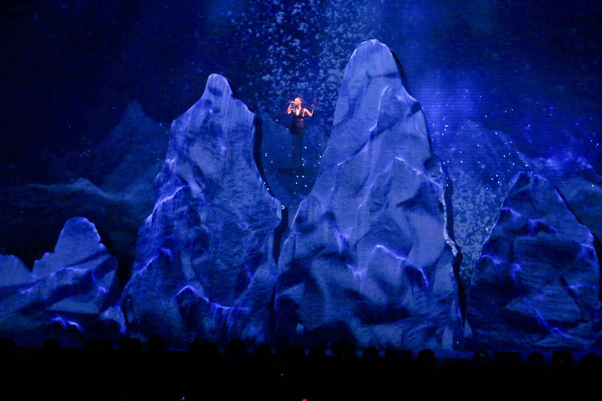 小Lin 今天很累，但她依然努力工作