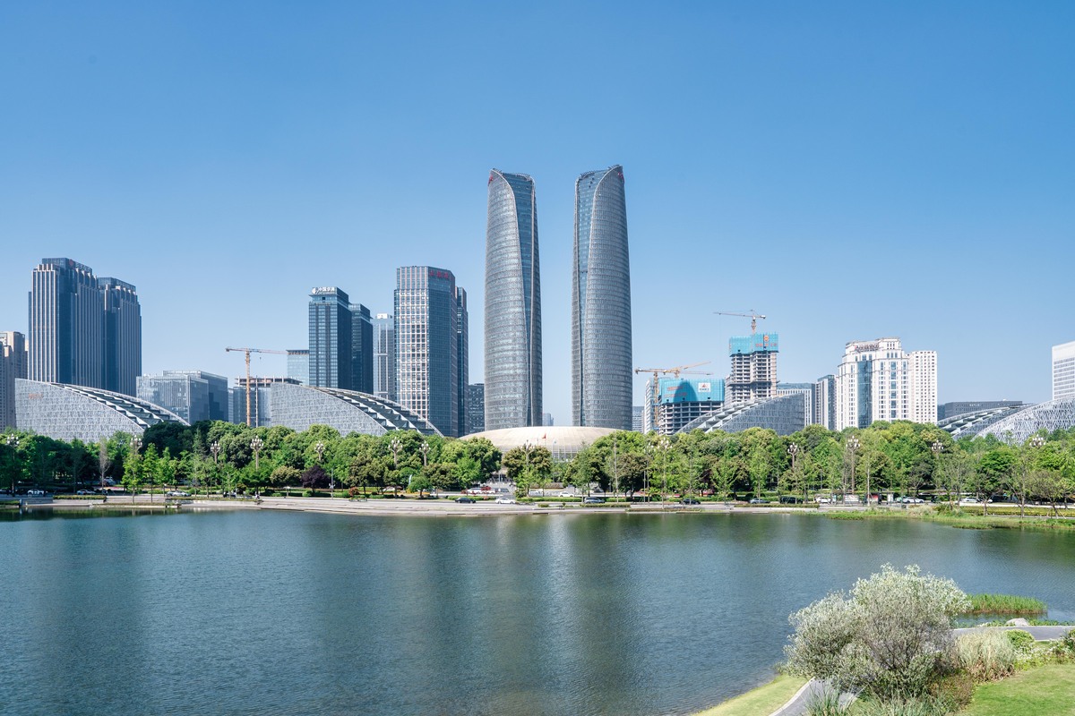 2026年4月9日,成都,成都双子塔成为成都地标性建筑,区