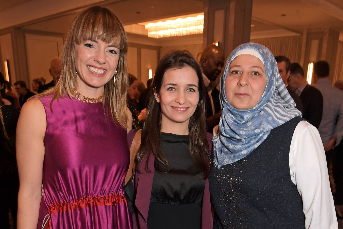 Menghina Karakter Fiksi: Etika dan Sikap yang Baik