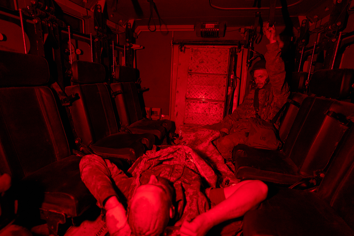 恐怖电影规则：灯灭，电影开播！