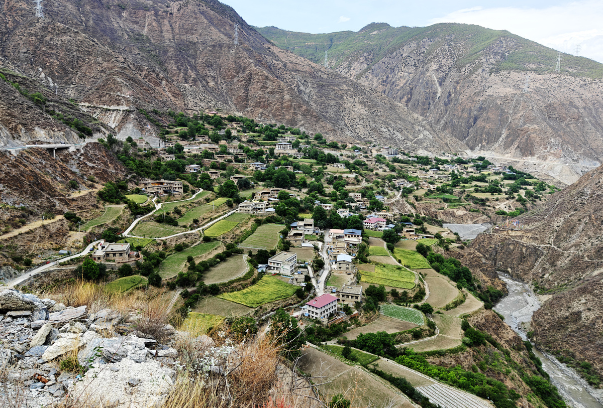 亚东县农村民居建筑保护现状与开发问题及对策建议