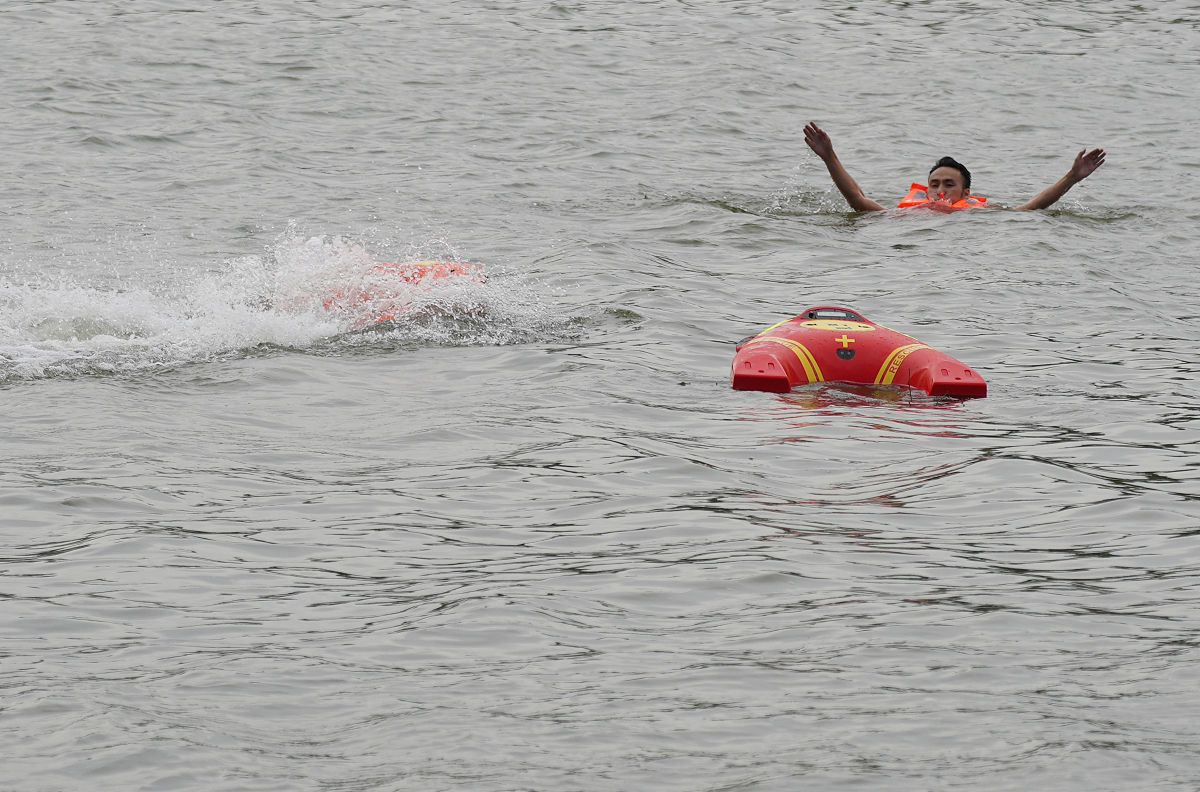 小哥跳江救人爱是一种互动的力量 写三条评论