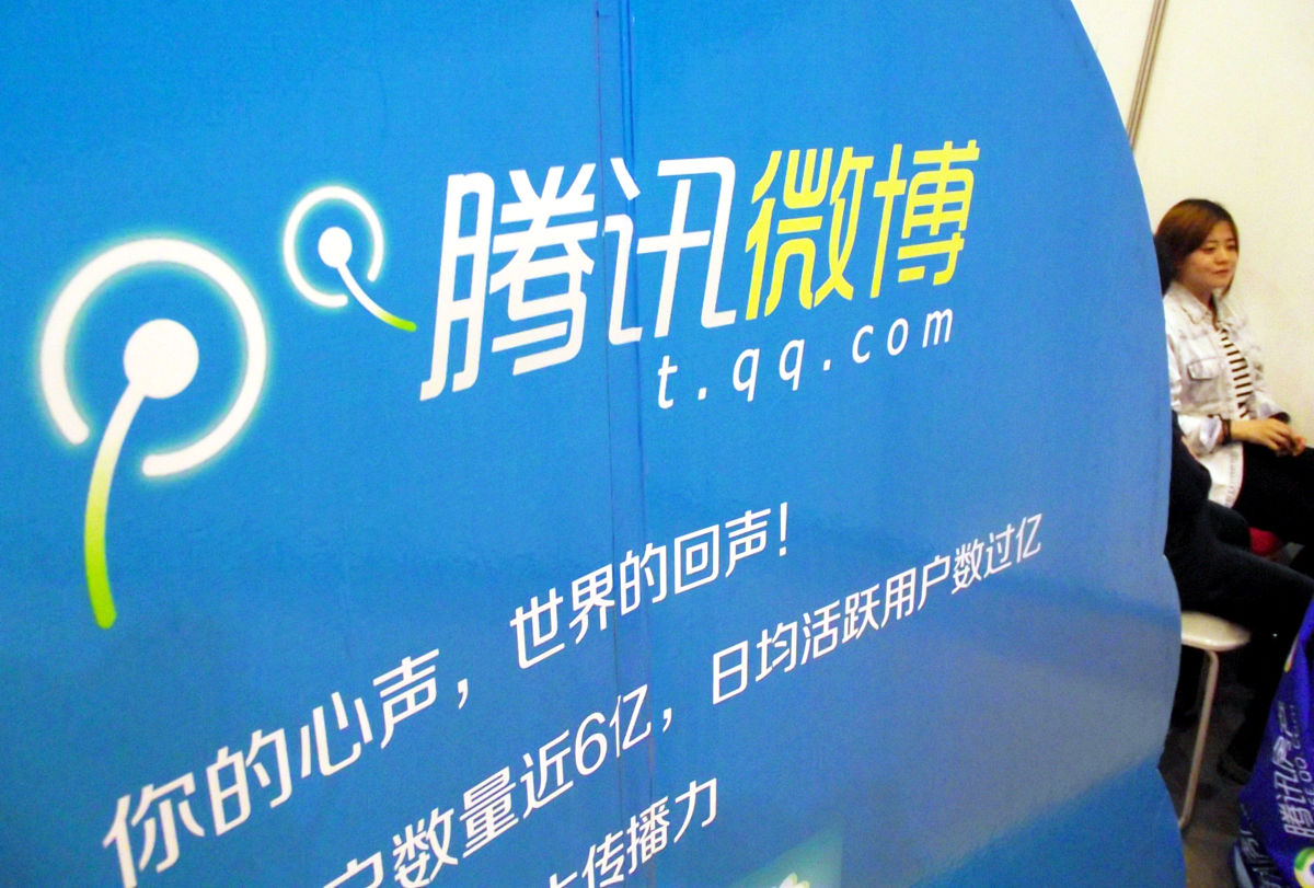 你好请能爆款的文章当今时代爆款已经成为了商业领域最为热门的话题之一。爆款不仅能够带来巨大的商业价值还可以让品牌迅速走红成为市场上的明星。那么如何打造一篇能够引爆市场的文章呢？下面我将为大家分享一些技巧。首先一个好的爆款文章必须具备独特的视角和创新的内容。这意味着我们需要从不同的角度去看待问题创造出新颖的观点和思路。例如我们可以采用一些独特的数据分析方法挖掘出市场上的新趋势或者是从消费者的