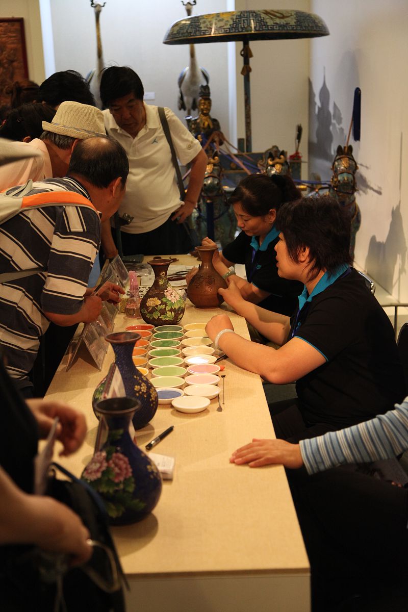 2012年6月12日,北京,中国第七个"文化遗产日"之际,古琴,书法,针灸,篆